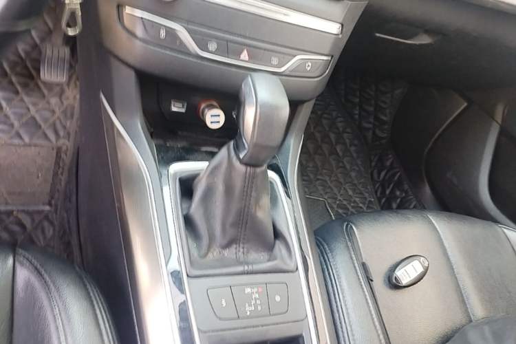 Used Peugeot 408 2014 1.8L Automatic Luxury Edition Gear Lever