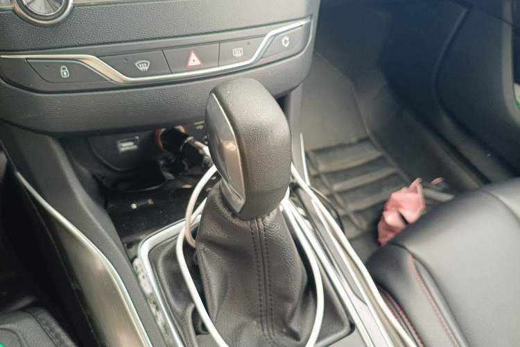 Used Peugeot 408 2014 1.8L Automatic Luxury Edition Gear Lever