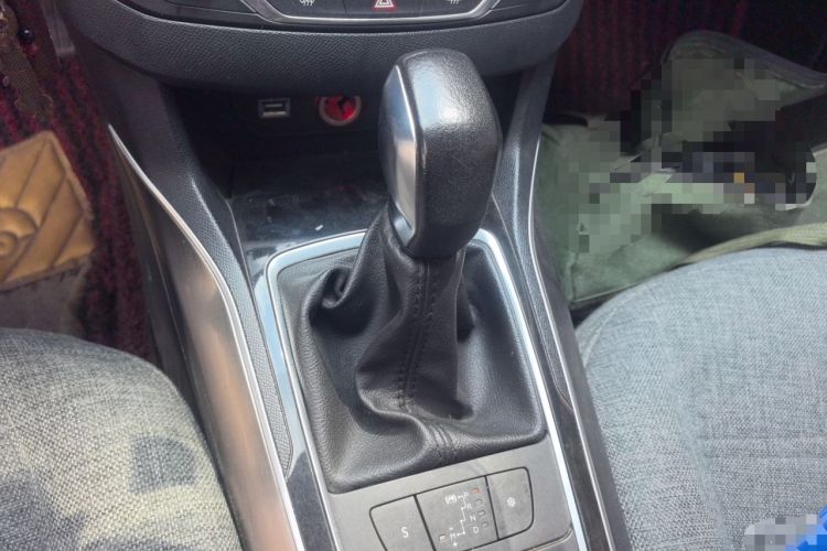 Used Peugeot 408 2014 1.8L Automatic Luxury Edition Gear Lever
