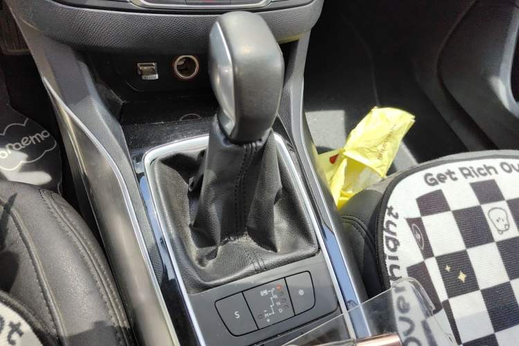 Used Peugeot 408 2014 1.8L Automatic Luxury Edition Gear Lever