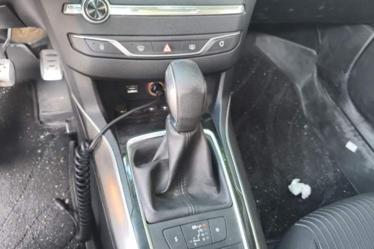 Used Peugeot 408 2014 1.8L Automatic Luxury Edition Gear Lever