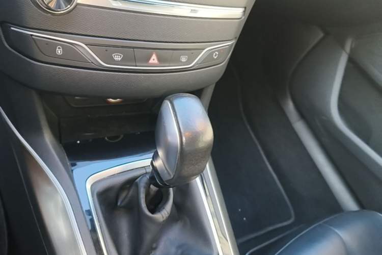 Used Peugeot 408 2014 1.8L Automatic Luxury Edition Gear Lever