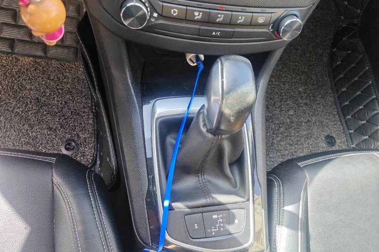 Used Peugeot 408 2014 1.8L Automatic Leading Edition Gear Lever