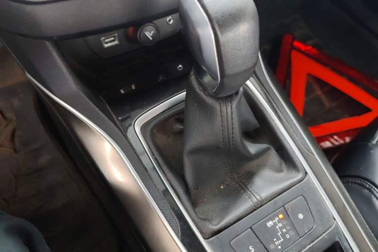 Used Peugeot 408 2014 1.8L Automatic Luxury Edition Gear Lever