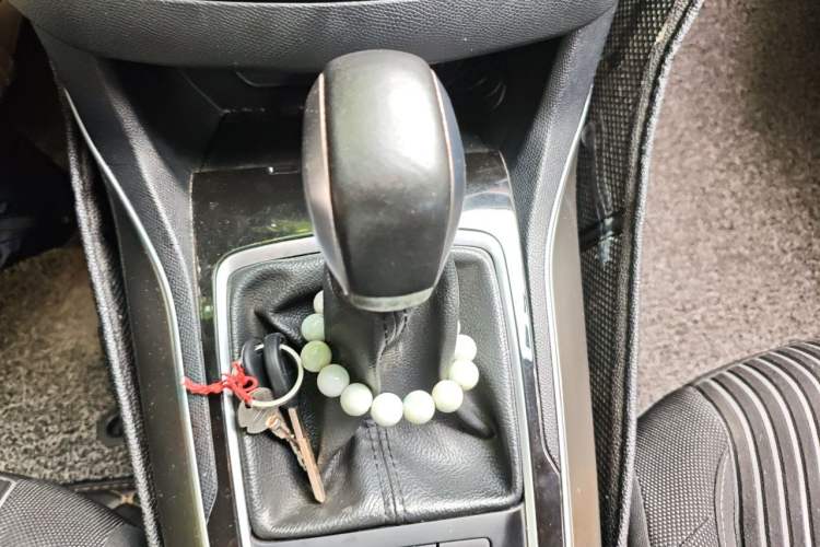 Used Peugeot 408 2014 1.8L Automatic Luxury Edition Gear Lever