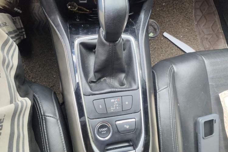Used Peugeot 408 2014 1.6T Automatic Supreme Edition Gear Lever