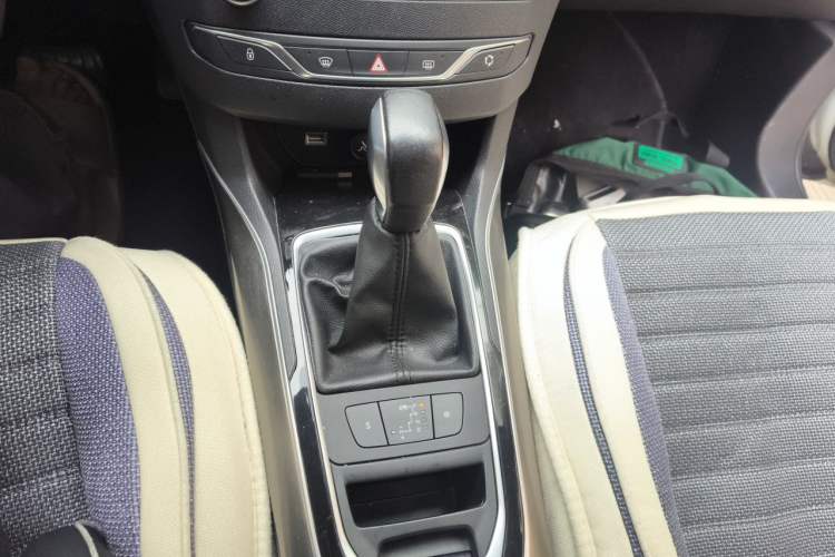 Used Peugeot 408 2014 1.8L Automatic Luxury Edition Gear Lever