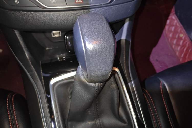 Used Peugeot 408 2014 1.8L Automatic Luxury Edition Gear Lever