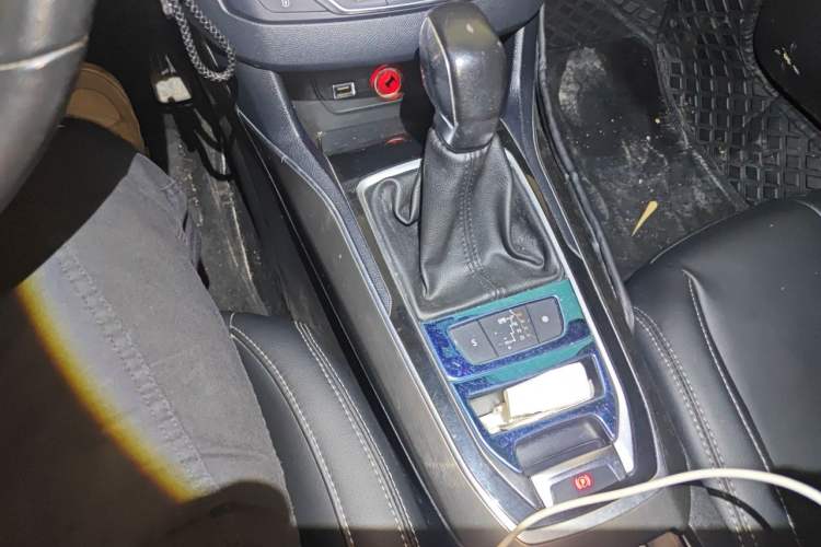 Used Peugeot 408 2014 1.8L Automatic Luxury Edition Gear Lever