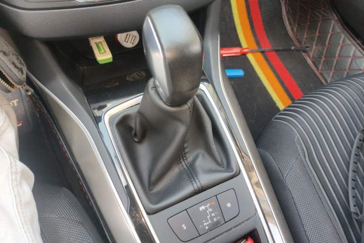 Used Peugeot 408 2014 1.8L Automatic Luxury Edition Gear Lever