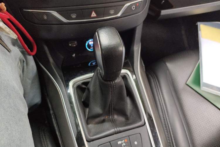 Used Peugeot 408 2014 1.8L Automatic Luxury Edition Gear Lever