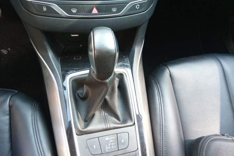 Used Peugeot 408 2014 1.8L Automatic Luxury Edition Gear Lever
