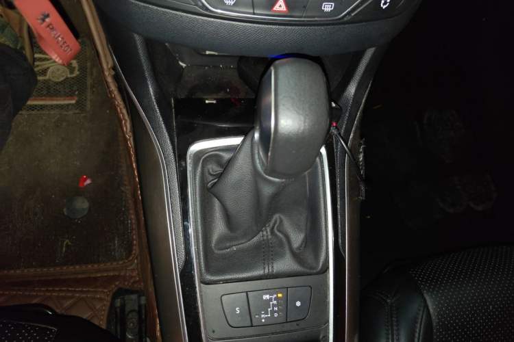 Used Peugeot 408 2014 1.8L Automatic Luxury Edition Gear Lever
