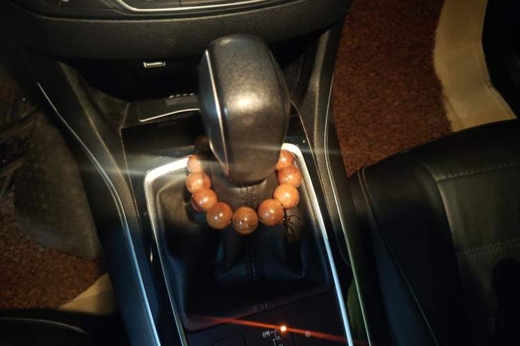 Used Peugeot 408 2014 1.8L Automatic Luxury Edition Gear Lever