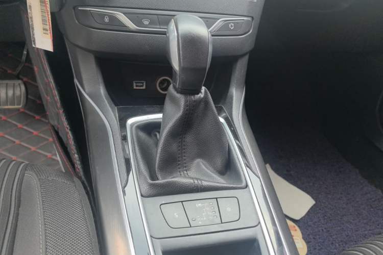 Used Peugeot 408 2014 1.8L Automatic Luxury Edition Gear Lever