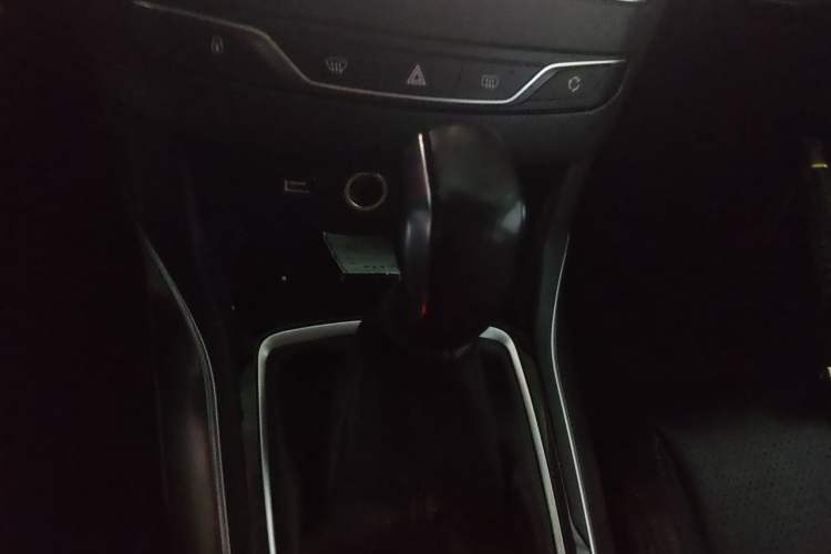 Used Peugeot 408 2014 1.8L Automatic Luxury Edition Gear Lever