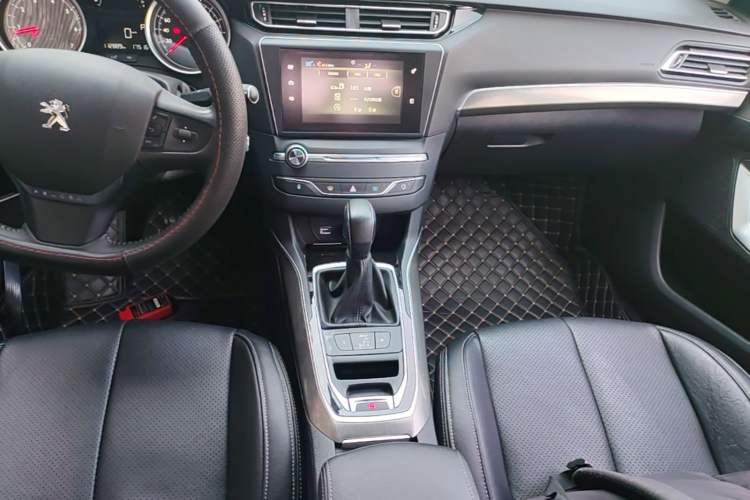 Used Peugeot 408 2014 1.8L Automatic Luxury Edition Gear Lever