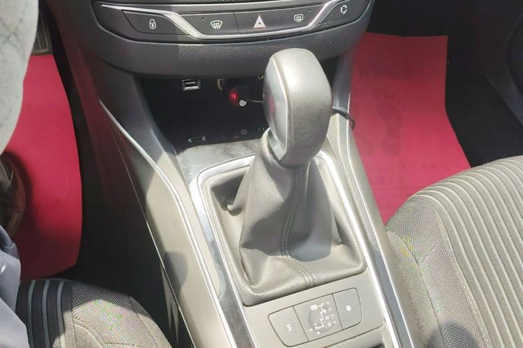 Used Peugeot 408 2014 1.8L Automatic Luxury Edition Gear Lever
