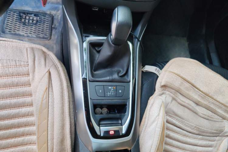 Used Peugeot 408 2014 1.8L Automatic Luxury Edition Gear Lever