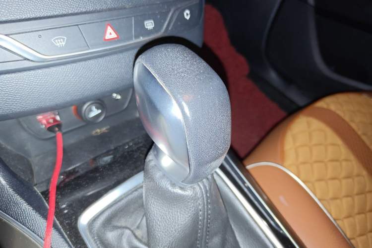 Used Peugeot 408 2014 1.8L Automatic Luxury Edition Gear Lever