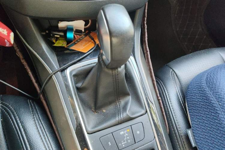 Used Peugeot 408 2014 1.8L Automatic Luxury Edition Gear Lever