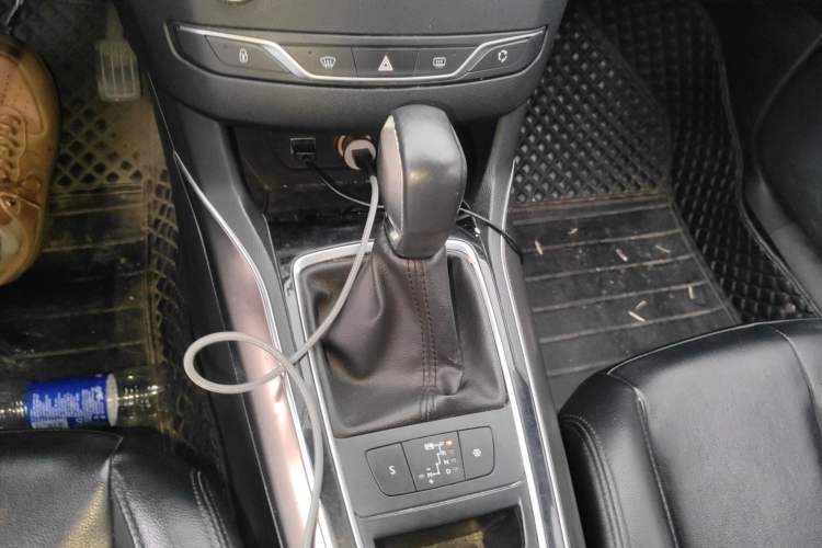Used Peugeot 408 2014 1.8L Automatic Luxury Edition Gear Lever