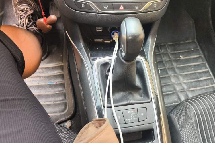 Used Peugeot 408 2014 1.8L Automatic Luxury Edition Gear Lever