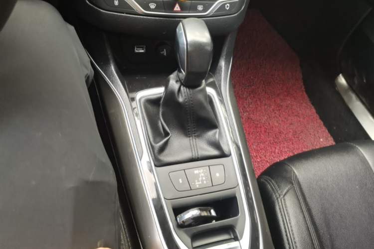 Used Peugeot 408 2014 1.8L Automatic Luxury Edition Gear Lever
