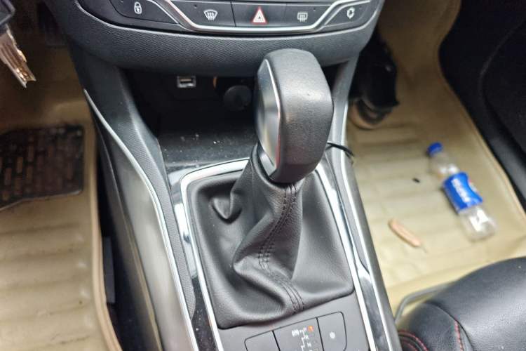 Used Peugeot 408 2014 1.8L Automatic Luxury Edition Gear Lever