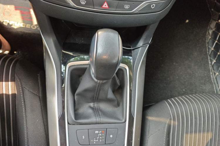 Used Peugeot 408 2014 1.8L Automatic Luxury Edition Gear Lever