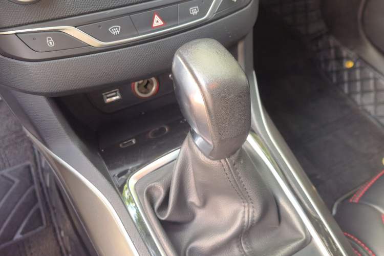 Used Peugeot 408 2014 1.8L Automatic Luxury Edition Gear Lever