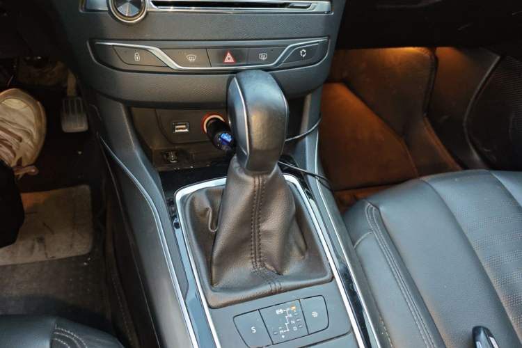 Used Peugeot 408 2014 1.6T Automatic Supreme Edition Gear Lever
