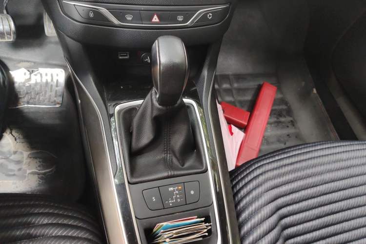 Used Peugeot 408 2014 1.8L Automatic Luxury Edition Gear Lever