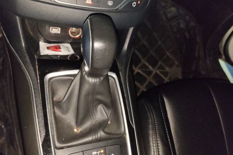Used Peugeot 408 2014 1.8L Automatic Luxury Edition Gear Lever