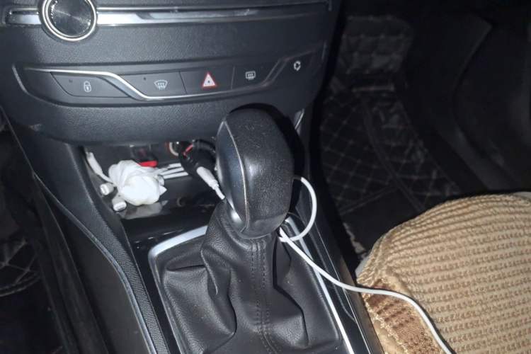 Used Peugeot 408 2014 1.8L Automatic Luxury Edition Gear Lever
