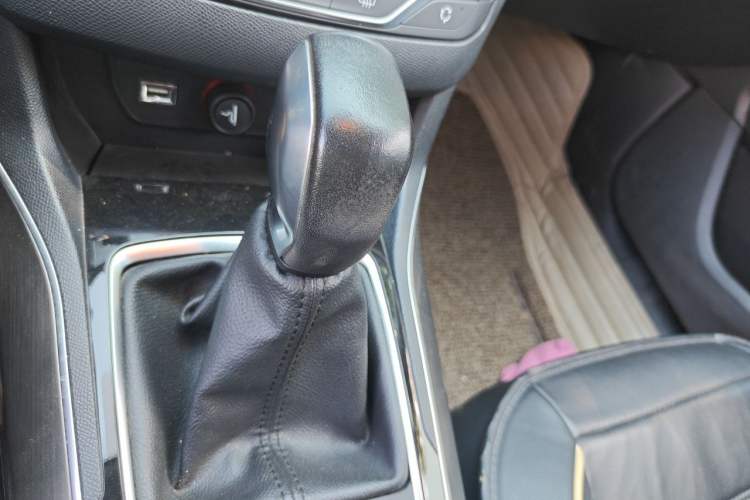 Used Peugeot 408 2014 1.8L Automatic Luxury Edition Gear Lever