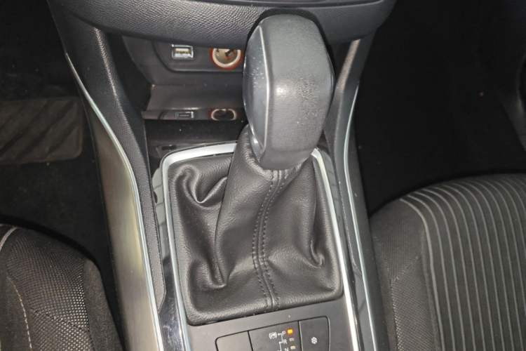 Used Peugeot 408 2014 1.8L Automatic Luxury Edition Gear Lever