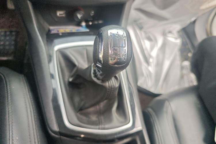 Used Peugeot 408 2014 1.8L Manual Leading Edition Gear Lever
