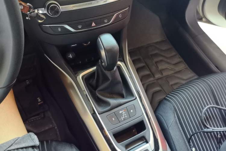 Used Peugeot 408 2014 1.8L Automatic Luxury Edition Gear Lever