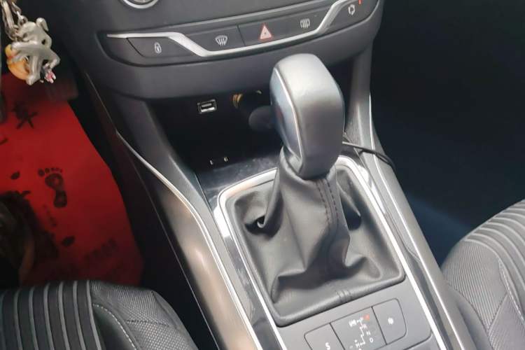 Used Peugeot 408 2014 1.8L Automatic Luxury Edition Gear Lever