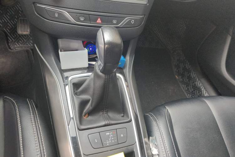 Used Peugeot 408 2014 1.8L Automatic Luxury Edition Gear Lever