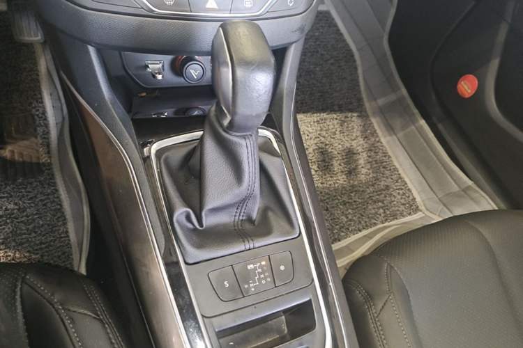 Used Peugeot 408 2014 1.8L Automatic Luxury Edition Gear Lever
