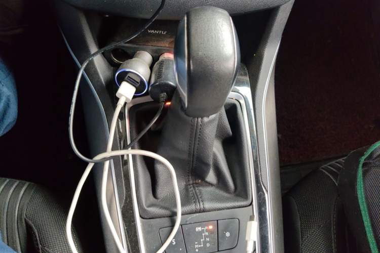 Used Peugeot 408 2014 1.8L Automatic Luxury Edition Gear Lever
