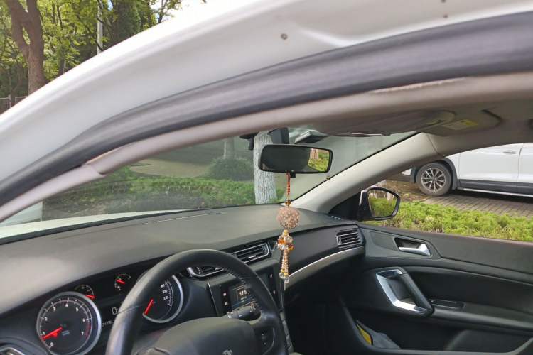 Used Peugeot 408 2014 1.8L Automatic Luxury Edition Headliner