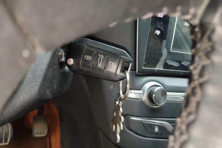 Used Peugeot 408 2014 1.8L Automatic Luxury Edition Interior 1