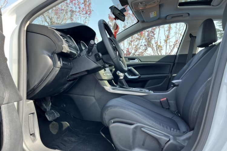Used Peugeot 408 2014 1.8L Automatic Luxury Edition Interior 1