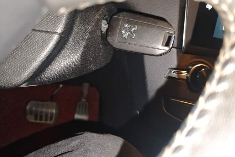 Used Peugeot 408 2014 1.8L Automatic Luxury Edition Interior 1
