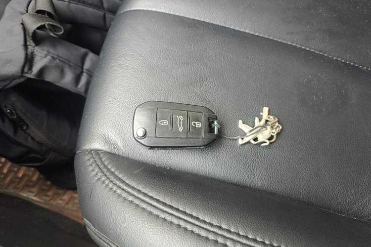 Used Peugeot 408 2014 1.8L Automatic Luxury Edition Interior 1
