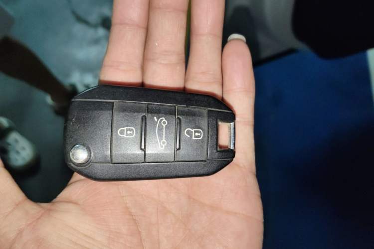 Used Peugeot 408 2014 1.8L Automatic Luxury Edition Interior 1
