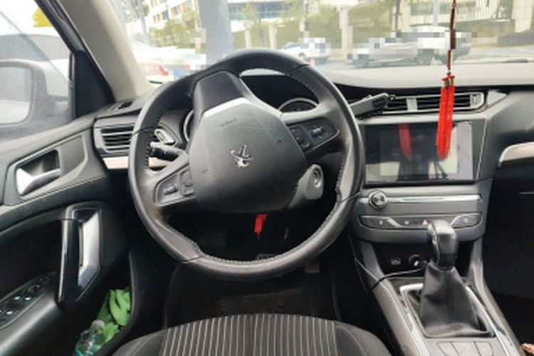 Used Peugeot 408 2014 1.8L Automatic Luxury Edition Interior 3